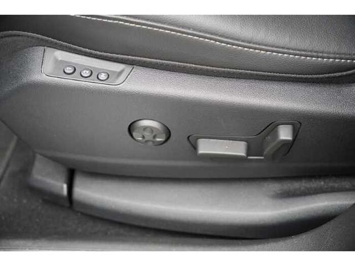 Opel Grandland Ultimate 300PS Plug-In+Leder+AHK+Navi+ACC+Sitzhzg