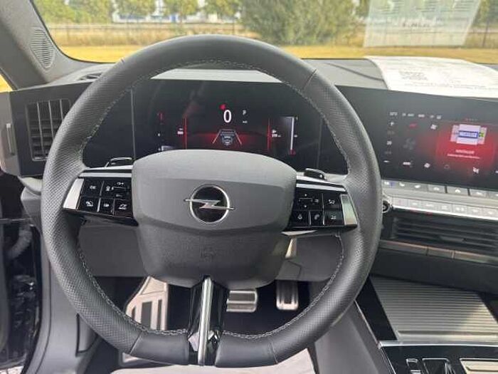 Opel Astra Ultimate Autom. +Leder+Pano. +Rückfahrkam. +PDC+LED+Navi