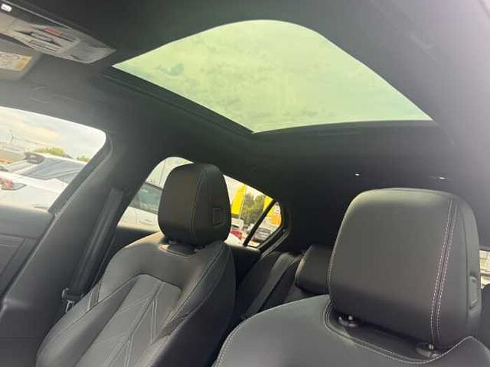 Opel Astra Ultimate Autom. +Leder+Pano. +Rückfahrkam. +PDC+LED+Navi