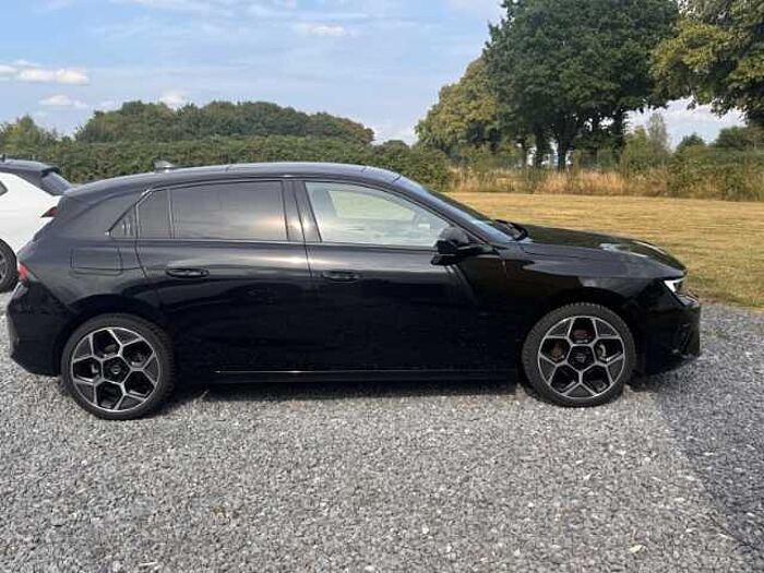 Opel Astra Ultimate Autom. +Leder+Pano. +Rückfahrkam. +PDC+LED+Navi