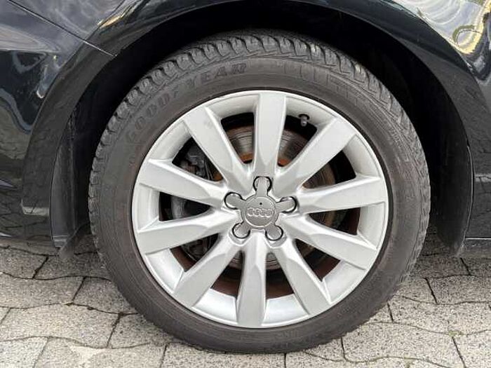 Audi A1 Navi+PDC++Sitzheiz.+DAB+Bluetooth+Tempomat