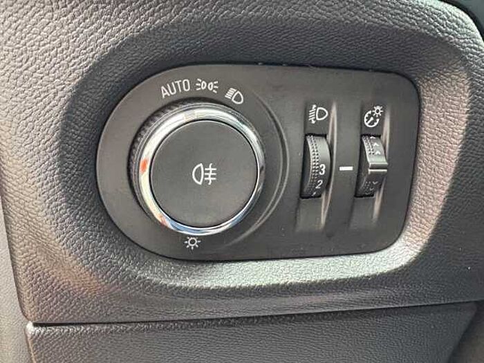 Opel Corsa-e Elegance+Alu+Klimaauto+Sitzhzg+Carplay