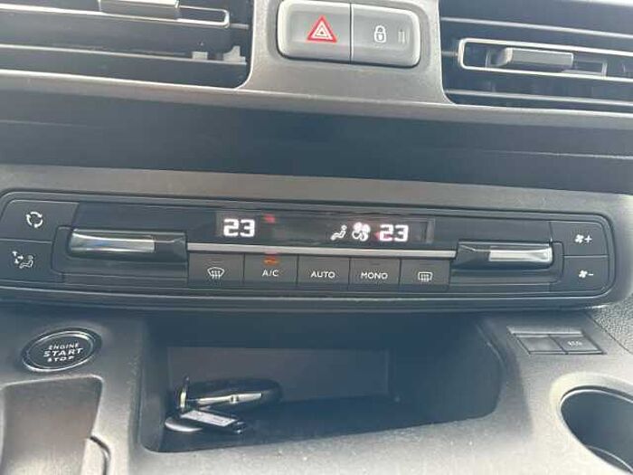 Opel Combo Life 1.2 Automatik INNOVATION+Navi+Kamera+Panorama+HeadUp